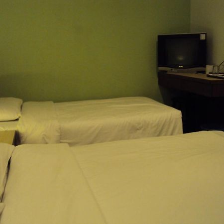 Golden Bay Hotel Malacca Room photo