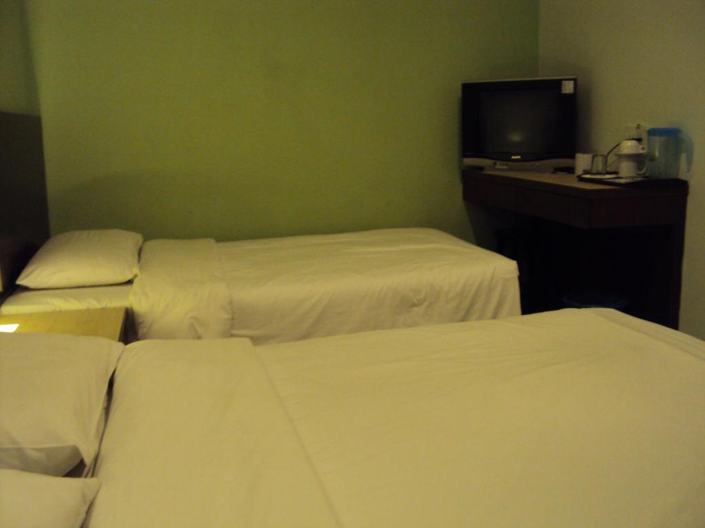 Golden Bay Hotel Malacca Room photo