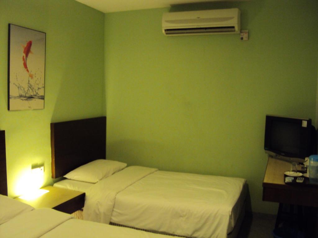 Golden Bay Hotel Malacca Room photo